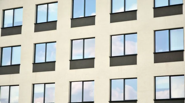 Edificio Vidrio Con Fondo Cielo Azul Detalle Edificio Oficinas Moderno —  Fotos de Stock