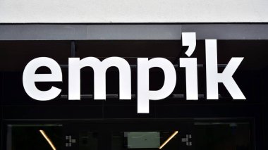 Varşova, Polonya. 4 Mayıs 2020. İmza Empik. Şirket panosu Empik.