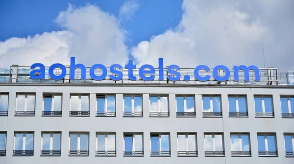 Warszawa Polen Maj 2020 Skriv Hostels Com Företagets Skylt Aohostels — Stockfoto