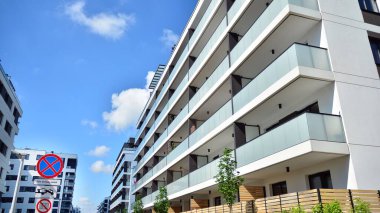 Modern Avrupa konut binaları çeyreği. Soyut mimari, modern şehir geometrisinin bir parçası.