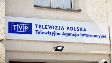 Varşova, Polonya. 15 Mayıs 2020. Telewizja Polska TVP / Polonya Televizyonu TVP imzalayın. Şirket tabela TVP.