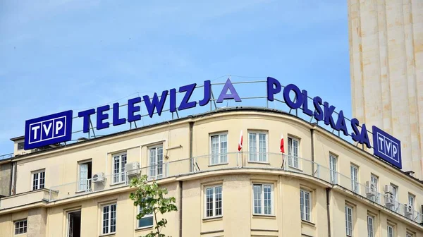Varşova, Polonya. 15 Mayıs 2020. Telewizja Polska TVP / Polonya Televizyonu TVP imzalayın. Şirket tabela TVP.
