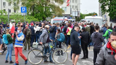 Varşova, Polonya. 23 Mayıs 2020. Strajk Przedsiebiorcow / Girişimci Grevi 'ni protesto et. Hükümete karşı gösteri yapan insanlar.