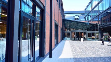 Varşova, Polonya. 26 Mayıs 2020. Elektrownia Powisle alışveriş merkezinin manzarası. Powisle Enerji Santrali 'nin tarihi 100 yıldan daha eskidir. Bir dönüm noktası canlandırma projesi.