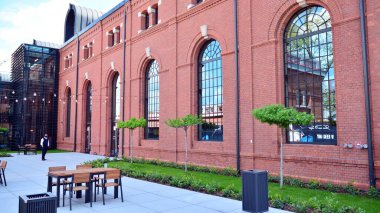 Varşova, Polonya. 26 Mayıs 2020. Elektrownia Powisle alışveriş merkezinin manzarası. Powisle Enerji Santrali 'nin tarihi 100 yıldan daha eskidir. Bir dönüm noktası canlandırma projesi.