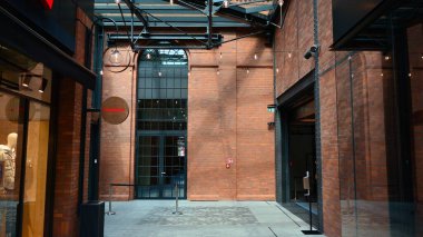 Varşova, Polonya. 26 Mayıs 2020. Elektrownia Powisle alışveriş merkezinin manzarası. Powisle Enerji Santrali 'nin tarihi 100 yıldan daha eskidir. Bir dönüm noktası canlandırma projesi.