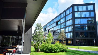 Varşova, Polonya. 26 Mayıs 2020. Elektrownia Powisle alışveriş merkezinin manzarası. Powisle Enerji Santrali 'nin tarihi 100 yıldan daha eskidir. Bir dönüm noktası canlandırma projesi.