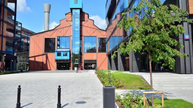 Varşova, Polonya. 26 Mayıs 2020. Elektrownia Powisle alışveriş merkezinin manzarası. Powisle Enerji Santrali 'nin tarihi 100 yıldan daha eskidir. Bir dönüm noktası canlandırma projesi.