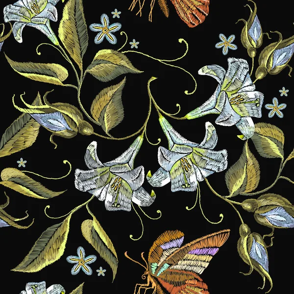Вышивка белые лилии и бабочки бесшовный узор — стоковый вектор
