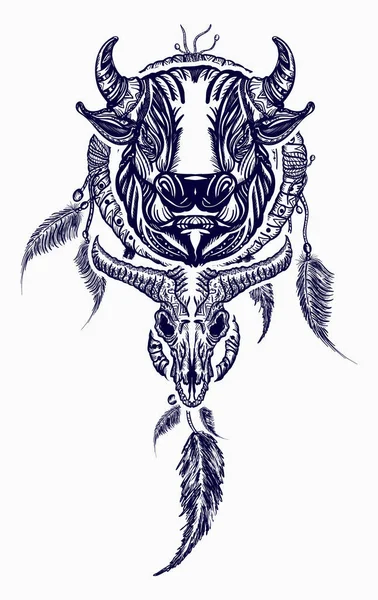 Taureau tribal et dreamcatcher tatouage art. Attrape-rêves indiens — Image vectorielle