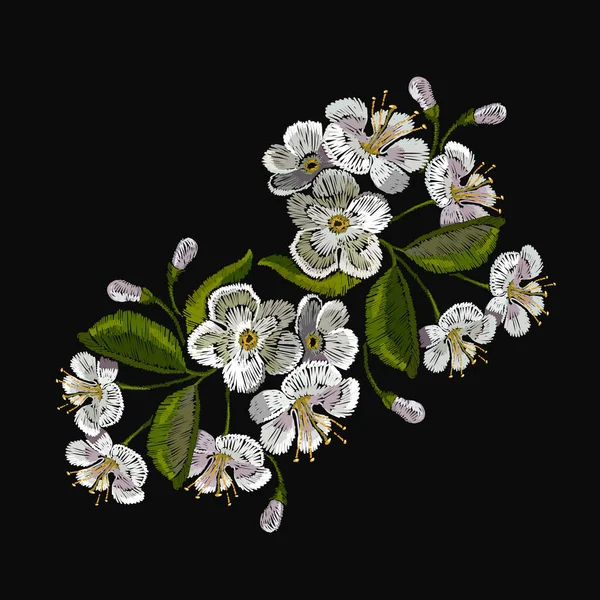Bordado flor de cerejeira flores da árvore. Modelo para roupas — Vetor de Stock