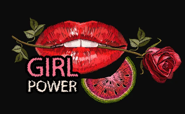 Bordado femenino sexy brillo labios rojos con flor de rosa fresca — Archivo Imágenes Vectoriales
