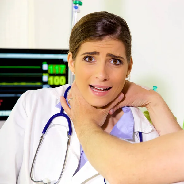 The nightmare of every doctor being strangled by patient — Stock Photo, Image