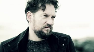 Adam duygu üzgün ve depresyonda ağır çekim