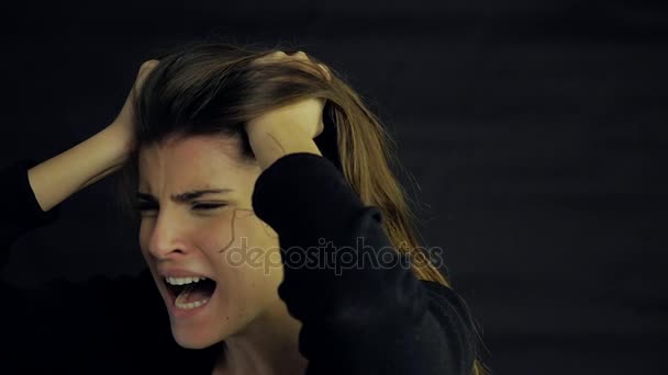 Young woman screaming and crying desperate closeup slow motion — Stock Video