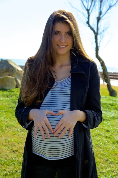 Jovem Feliz Bela Mulher Grávida — Fotografia de Stock