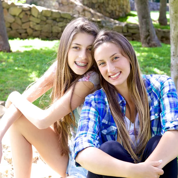 Happy girls full of joy in summer in park smiling — Stock Photo, Image