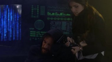 Polis kadın kaçırdı sonra suç hacker tutukluyor