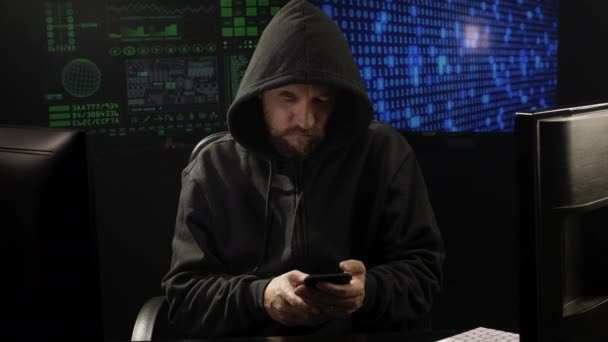 Hacker Telefone Digitando Texto Sms — Vídeo de Stock