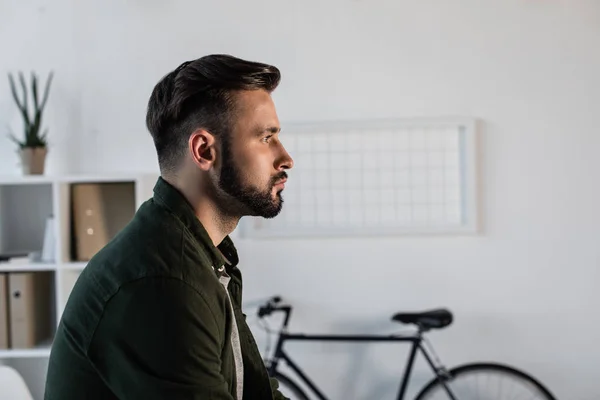 Schöner bärtiger Mann — Stockfoto