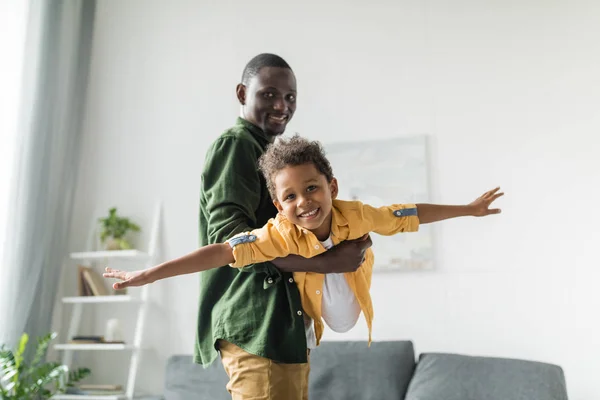 Afro father and son playing at home — Stock Photo, Image