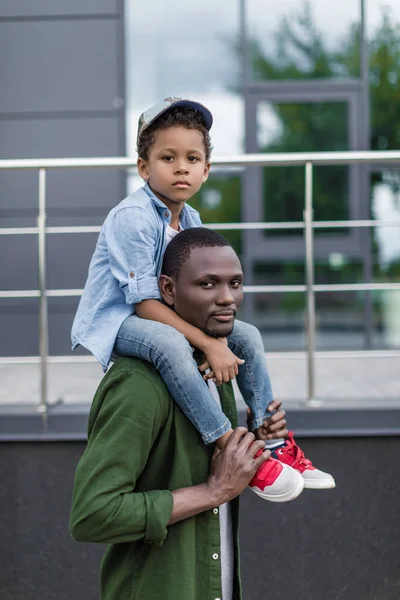 afro sevimli baba piggybacking