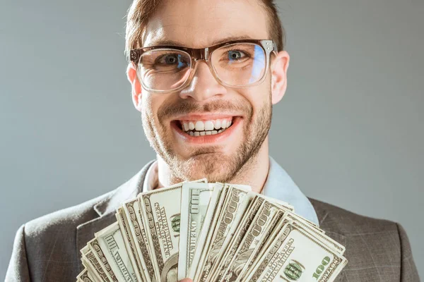 Junger Reicher Lächelnder Geschäftsmann Mit Dollarscheinen Grau Isoliert — Stockfoto