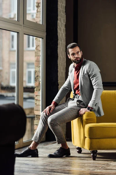 Stylish Man Grey Suit Posing Window — Stock Photo, Image