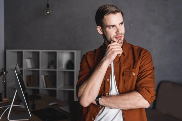 Thoughtful Young Man Looking Away Office — Stock Photo, Image