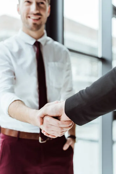 Cropped View Businessmen Shaking Hands Office — Free Stock Photo