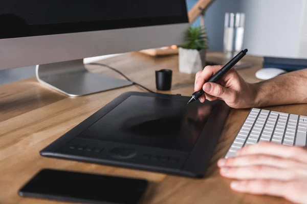 Cropped shot of designer working with drawing tablet at workplace — Stock Photo