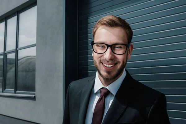 Caucasian businessman wearing suit — Stock Photo, Image