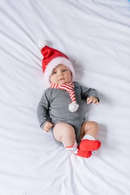 Noel Baba şapkalı bebek çocuk