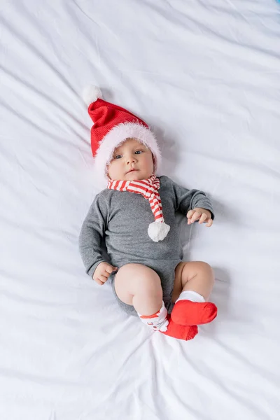 Infant boy in santa claus hat — Stock Photo, Image