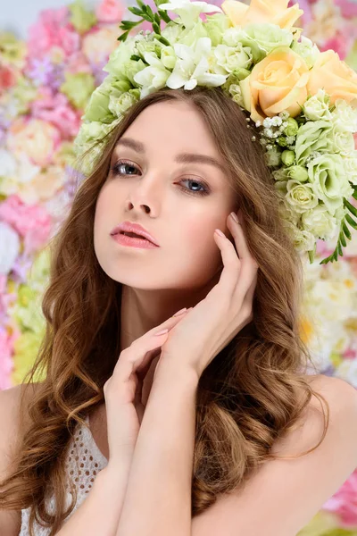 Close Portrait Sensual Young Woman Floral Wreath — Stock Photo, Image