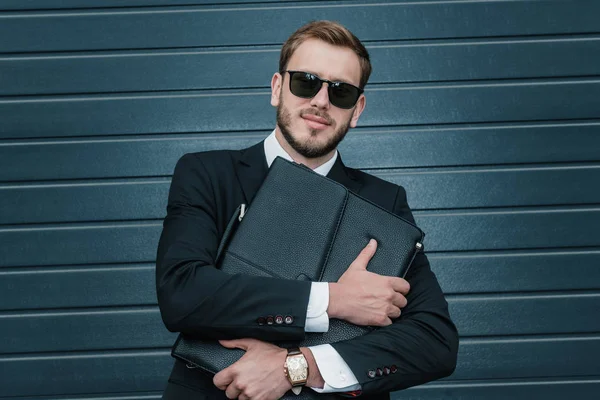 Caucasian businessman wearing suit — Stock Photo