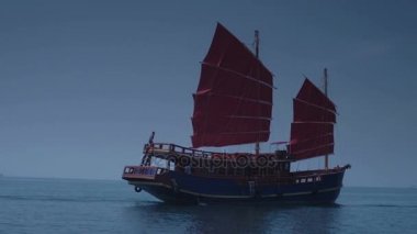 Tayland - 22 Mayıs 2015: Dümen bir yelkenli. Yelkenli tekne yat. 