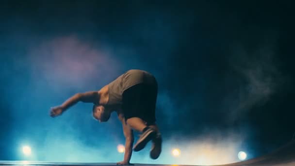 Break Dance choreografia wydajności zwolnionym tempie — Wideo stockowe