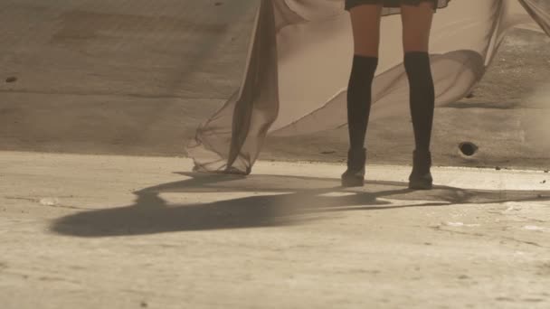 Beautiful girl with the waving fabric positing, dancing, running, walking in the LA River. Industrial area fashion videoshoot. — Stock Video