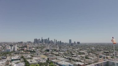 Los Angeles hava manzarası Cityscape gezi görünümü. Ofis kuleleri Downtown La antenler panoramik kalabalık. Pan ve Tilt. 4k 