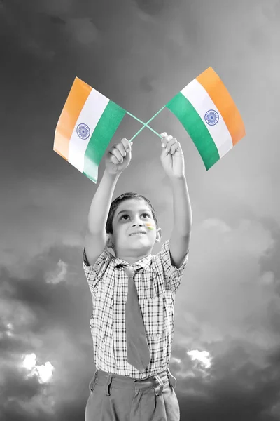 Ινδική Σημαία Στο Χέρι Του Παιδιού — Φωτογραφία Αρχείου
