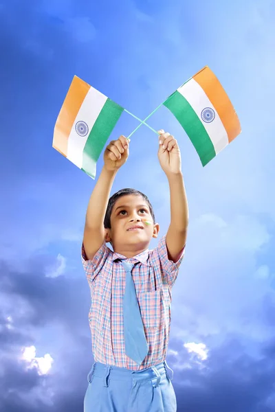 Ινδική Σημαία Στο Χέρι Του Παιδιού — Φωτογραφία Αρχείου