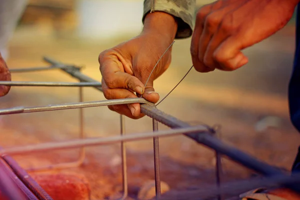 Working hand with iron rod — kuvapankkivalokuva