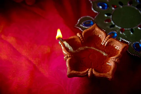 Decoratieve en traditionele verlichte Diwali Lamp — Stockfoto