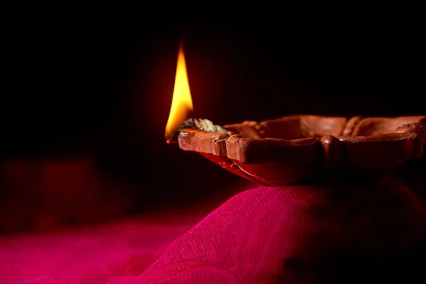 Decoratieve en traditionele verlichte Diwali Lamp — Stockfoto