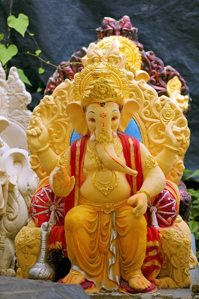 Lord ganesha statue in plaster of paris — Stock Photo, Image