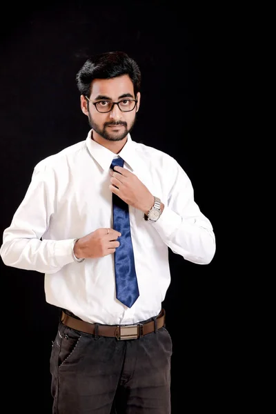 Индийская молодой человек в очках — стоковое фото