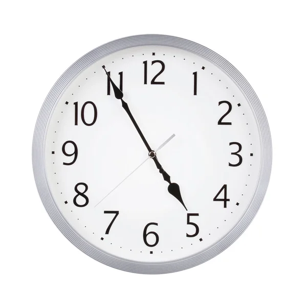 Escritório relógio redondo mostra quase cinco horas — Fotografia de Stock