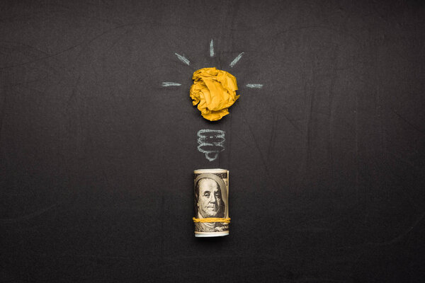 символ лампочки и деньги
