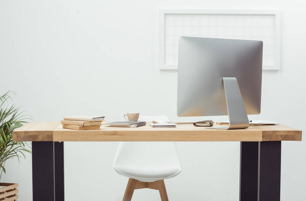 Свободное рабочее место в офисе
